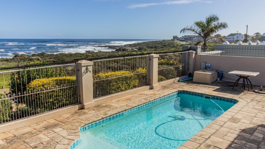 5 Bedroom Property for Sale in Sandbaai Western Cape
